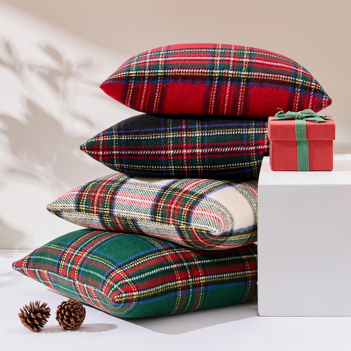 MIULEE Christmas Plaid Decorative Throw Pillow Covers Set of 2 Scottish Tartan Vintage Farmhouse Winter Cuhion Case Pillow Covers for Couch livingroom Sofa Bed Porch Home Decor 18x18inch White