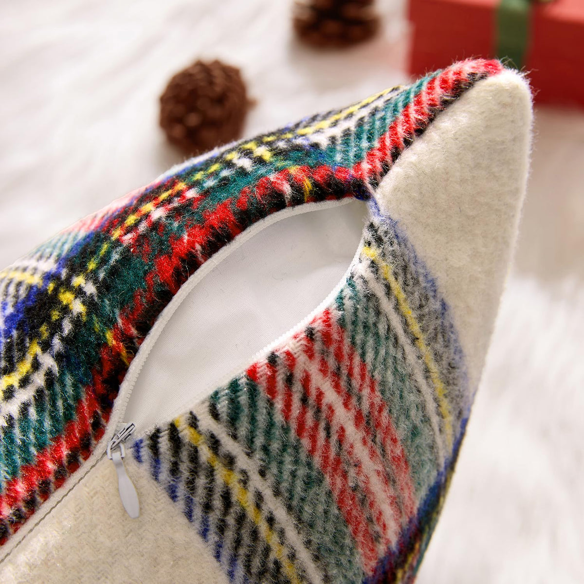 MIULEE Christmas Plaid Decorative Throw Pillow Covers Set of 2 Scottish Tartan Vintage Farmhouse Winter Cuhion Case Pillow Covers for Couch livingroom Sofa Bed Porch Home Decor 18x18inch White
