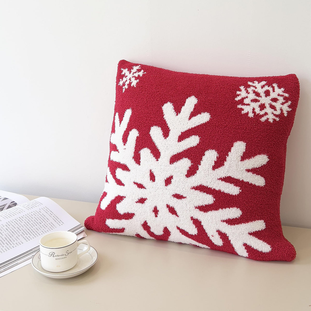 NIDITW Set of 2 Ultra Soft Red Snowflake Throw Pillow Cover Microfiber Christmas Cushion Case Cozy Fluffy Pillowcase Square Decor for Home Sofa Couch 18x18 Inches (1-Red)